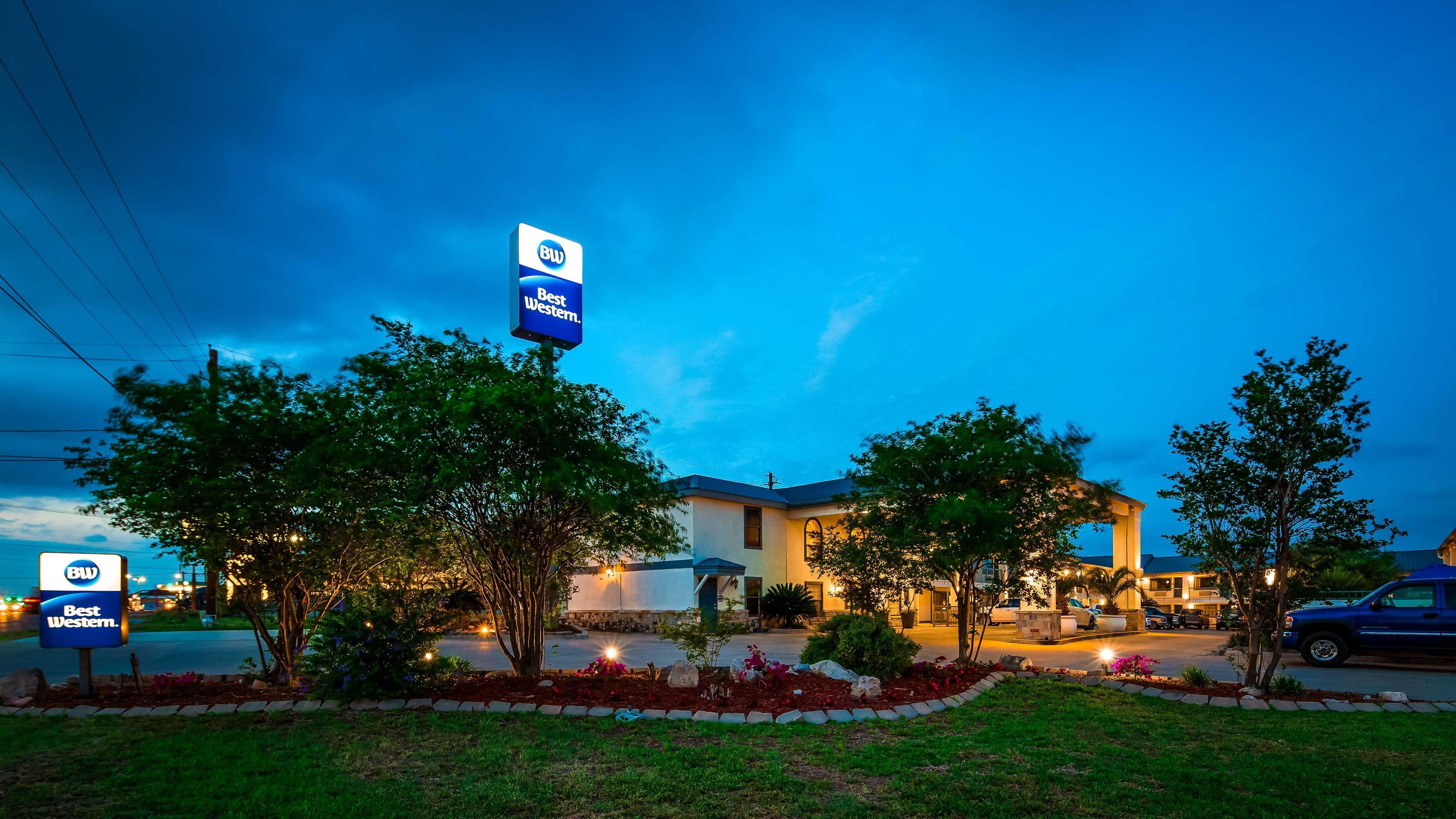 Best Western George West Executive Inn Exterior photo