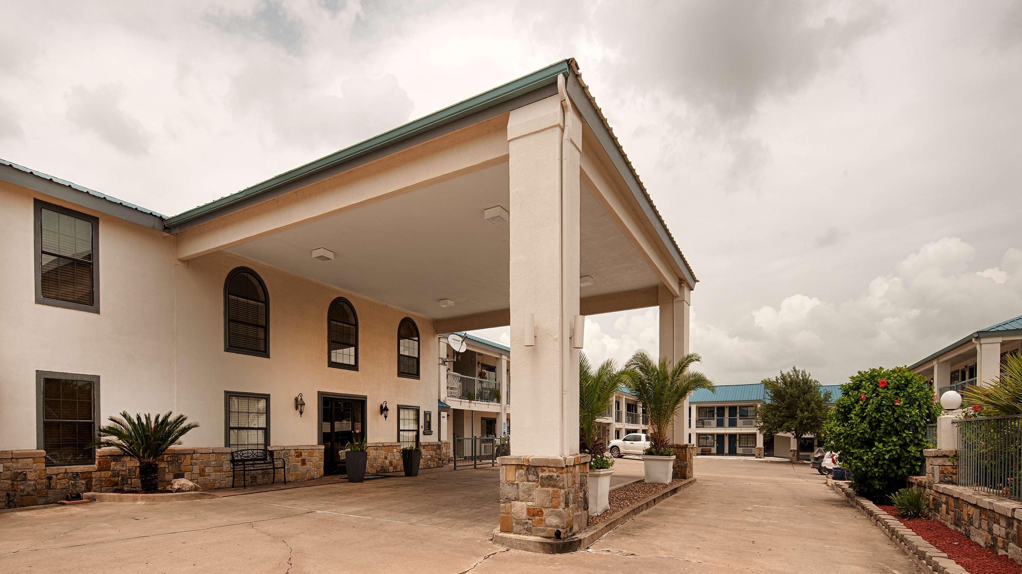 Best Western George West Executive Inn Exterior photo