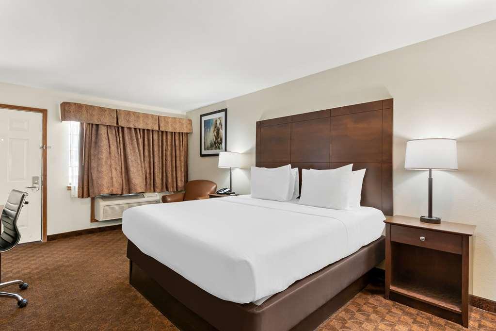 Best Western George West Executive Inn Room photo