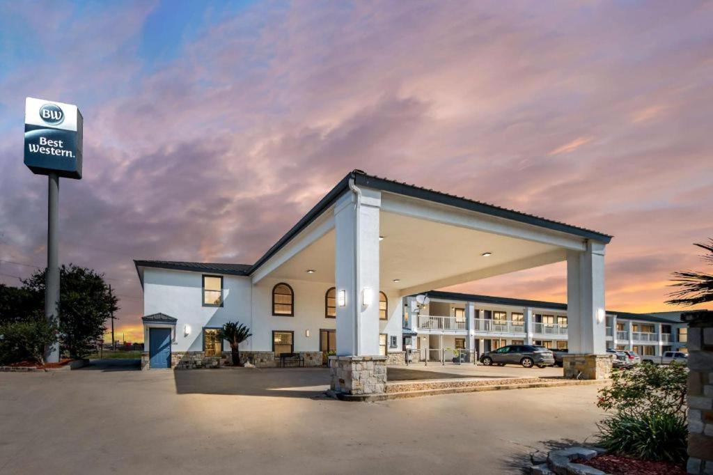 Best Western George West Executive Inn Exterior photo